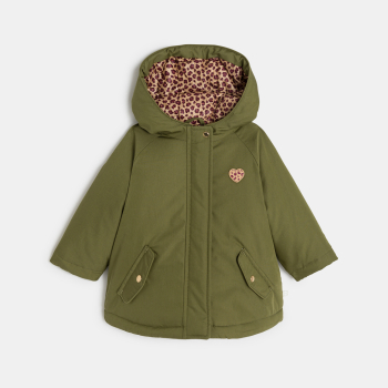 سترة ببطانة سترة قابلة للفصل، اللون أخضر كاكي، عليها صورة فهد، للطفلة الصغيرة